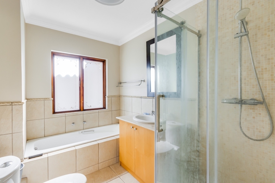 5 Bedroom Property for Sale in Dainfern Golf Estate Gauteng