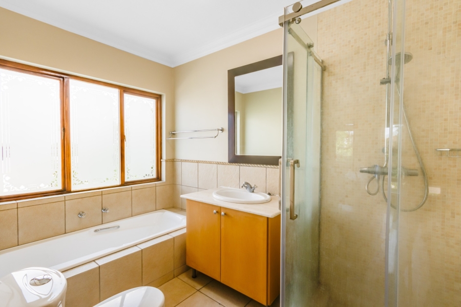 5 Bedroom Property for Sale in Dainfern Golf Estate Gauteng