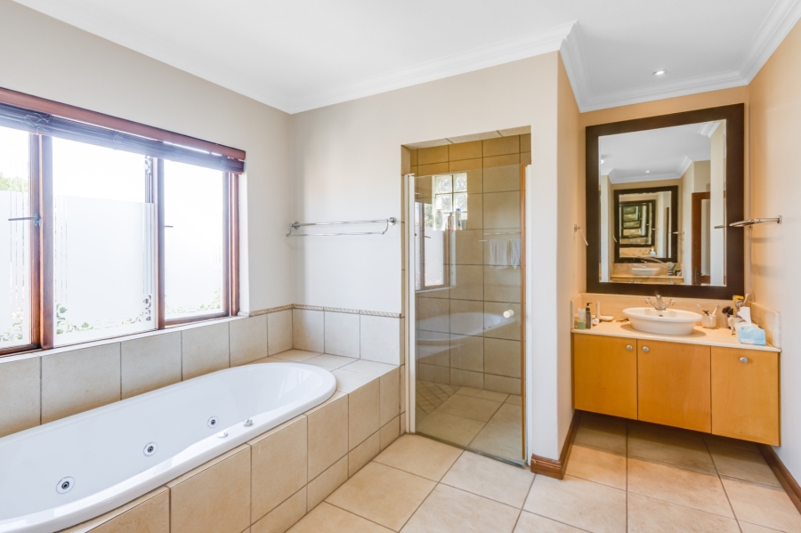 5 Bedroom Property for Sale in Dainfern Golf Estate Gauteng