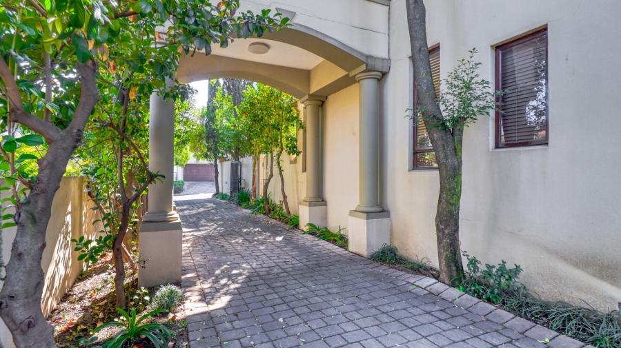 5 Bedroom Property for Sale in Dainfern Golf Estate Gauteng