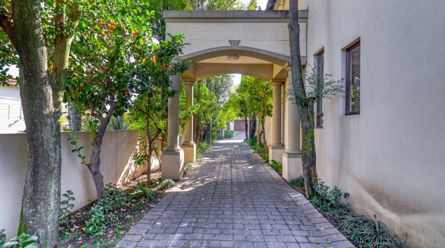 5 Bedroom Property for Sale in Dainfern Golf Estate Gauteng