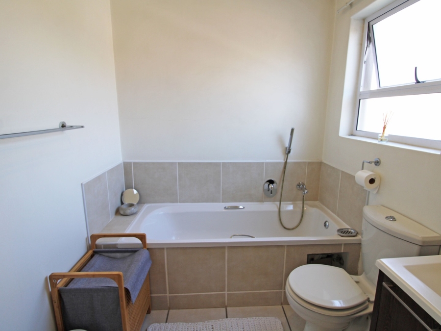 1 Bedroom Property for Sale in Bryanston Gauteng