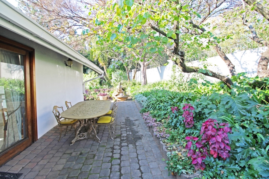 To Let 1 Bedroom Property for Rent in Bryanston Gauteng