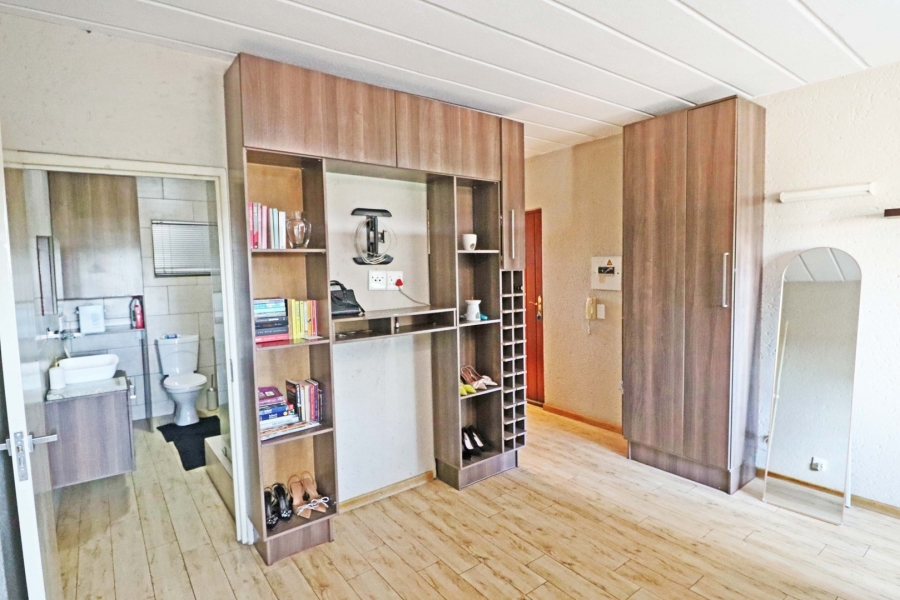 1 Bedroom Property for Sale in Rivonia Gauteng