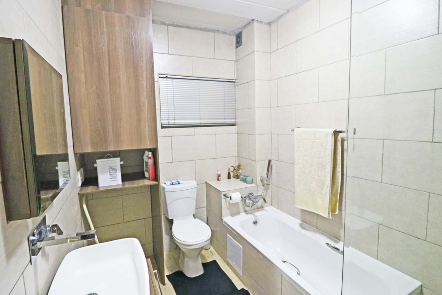 1 Bedroom Property for Sale in Rivonia Gauteng
