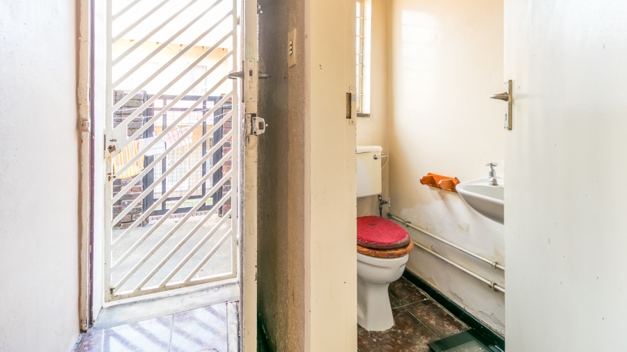 2 Bedroom Property for Sale in Fontainebleau Gauteng