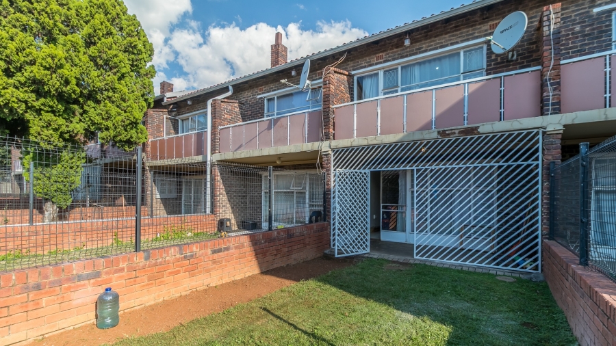 2 Bedroom Property for Sale in Fontainebleau Gauteng