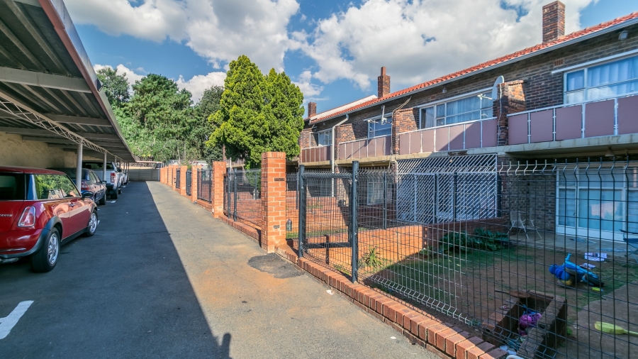 2 Bedroom Property for Sale in Fontainebleau Gauteng