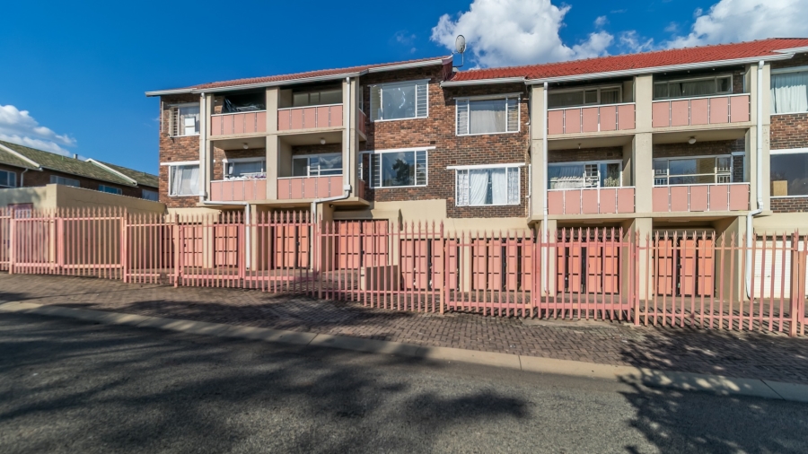2 Bedroom Property for Sale in Fontainebleau Gauteng