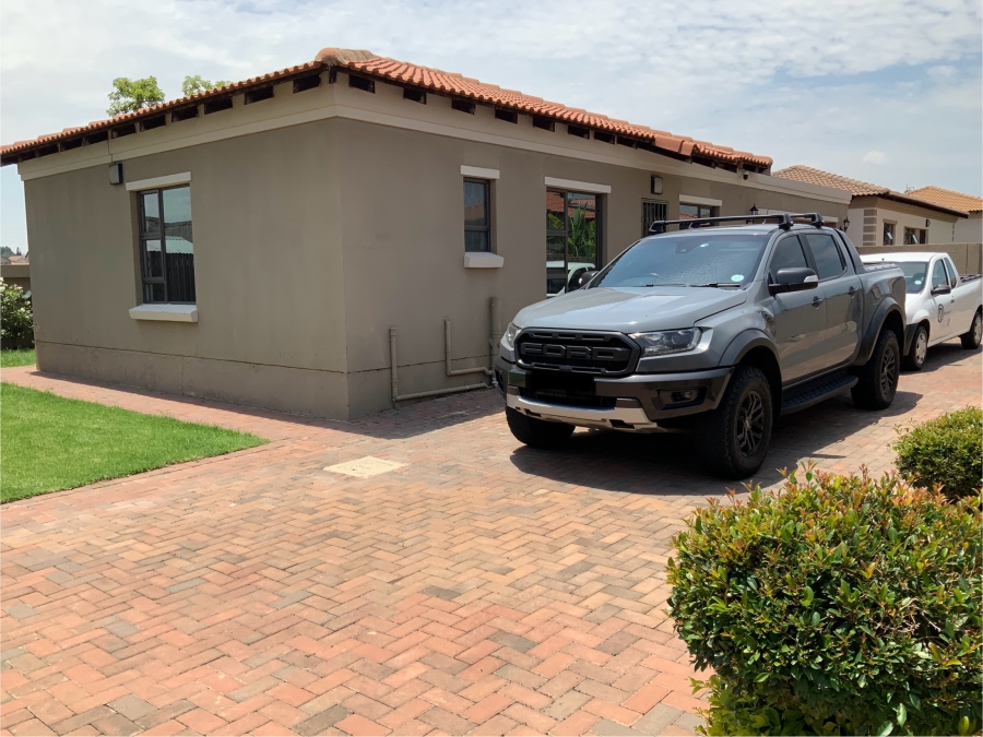 3 Bedroom Property for Sale in Sonneveld Gauteng