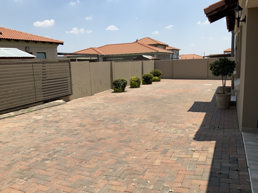3 Bedroom Property for Sale in Sonneveld Gauteng