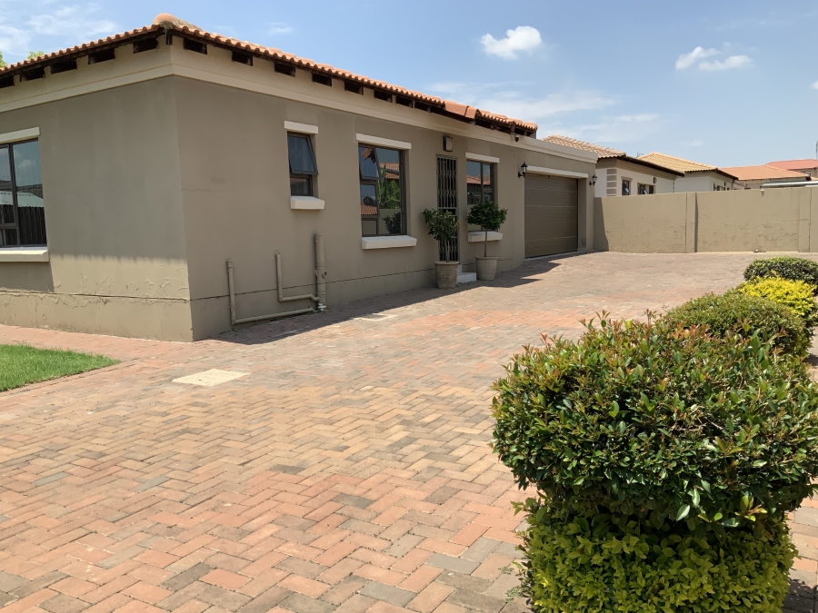 3 Bedroom Property for Sale in Sonneveld Gauteng