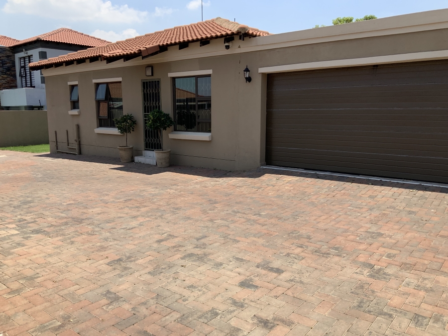 3 Bedroom Property for Sale in Sonneveld Gauteng