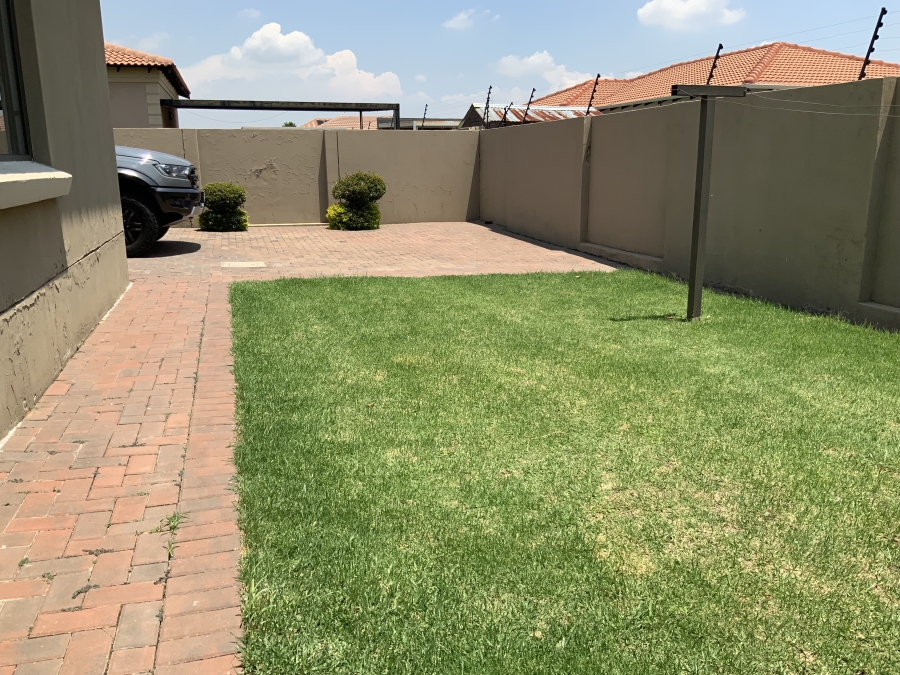 3 Bedroom Property for Sale in Sonneveld Gauteng