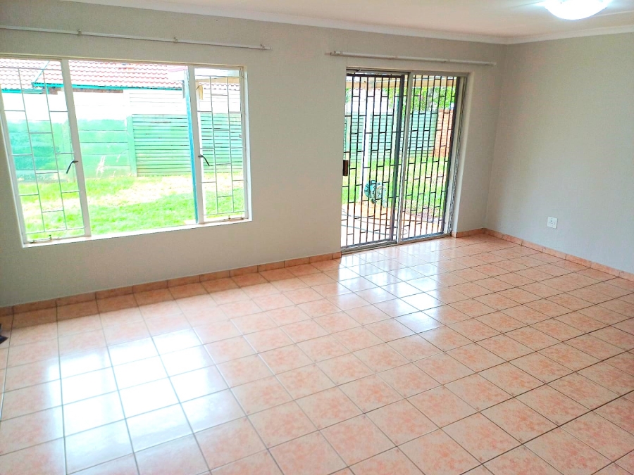 To Let 3 Bedroom Property for Rent in Rooihuiskraal Gauteng