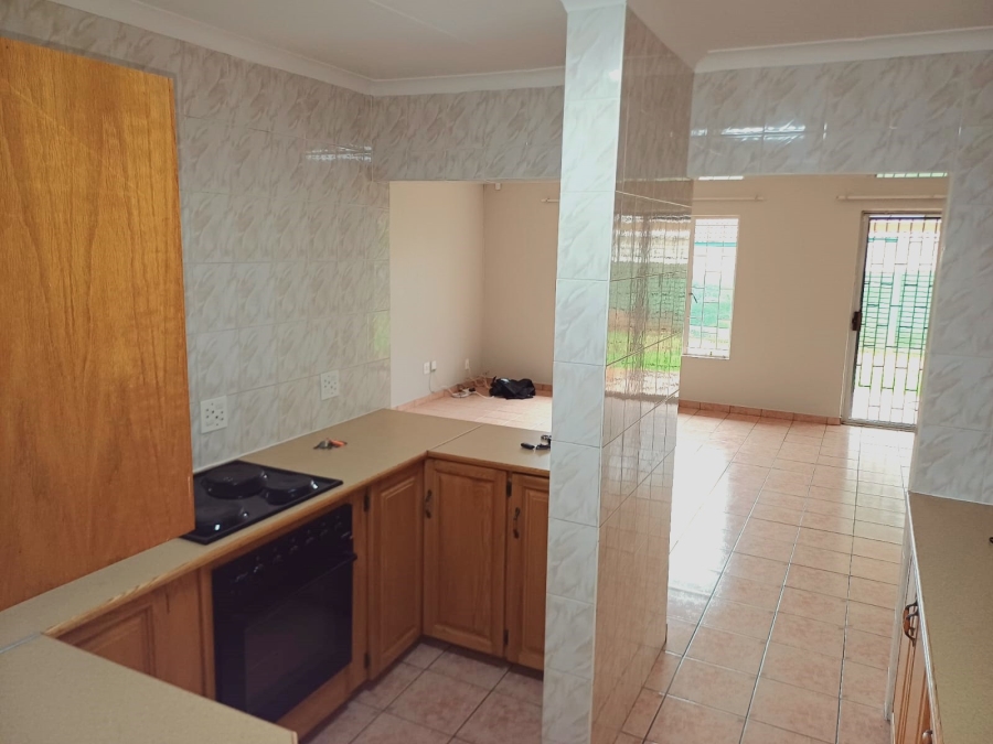 To Let 3 Bedroom Property for Rent in Rooihuiskraal Gauteng