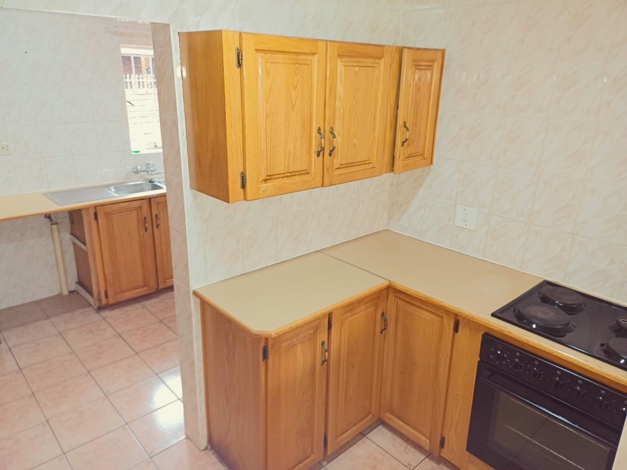 To Let 3 Bedroom Property for Rent in Rooihuiskraal Gauteng