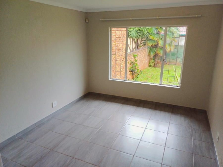 To Let 3 Bedroom Property for Rent in Rooihuiskraal Gauteng