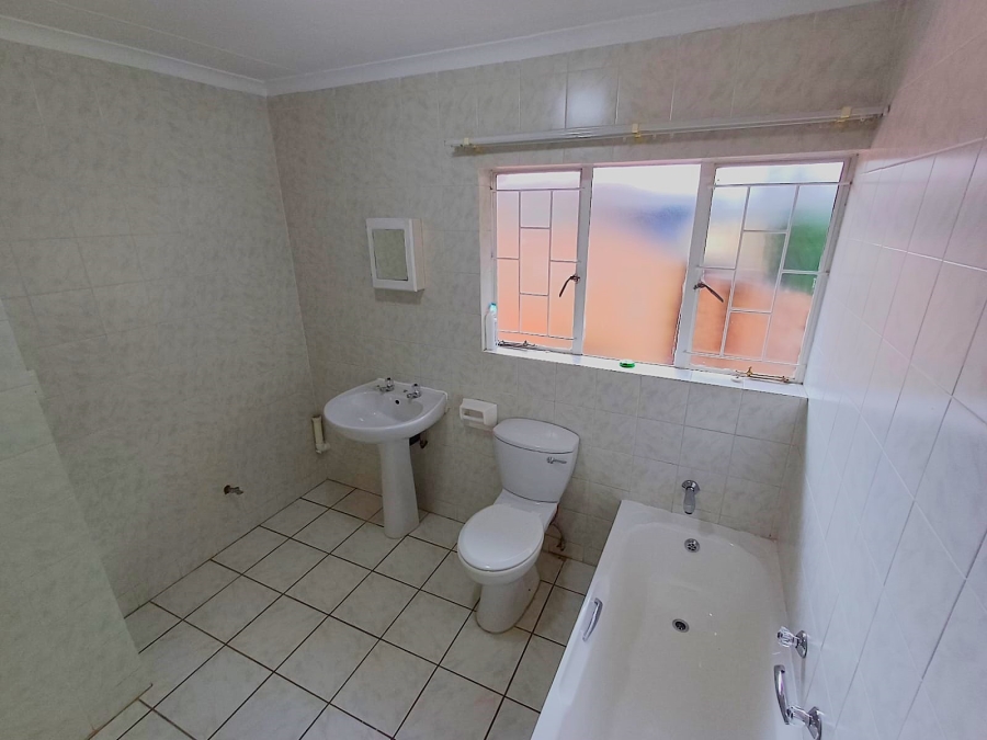 To Let 3 Bedroom Property for Rent in Rooihuiskraal Gauteng