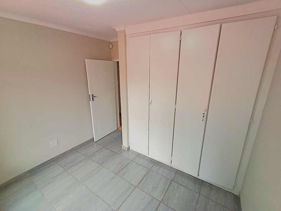 To Let 3 Bedroom Property for Rent in Rooihuiskraal Gauteng