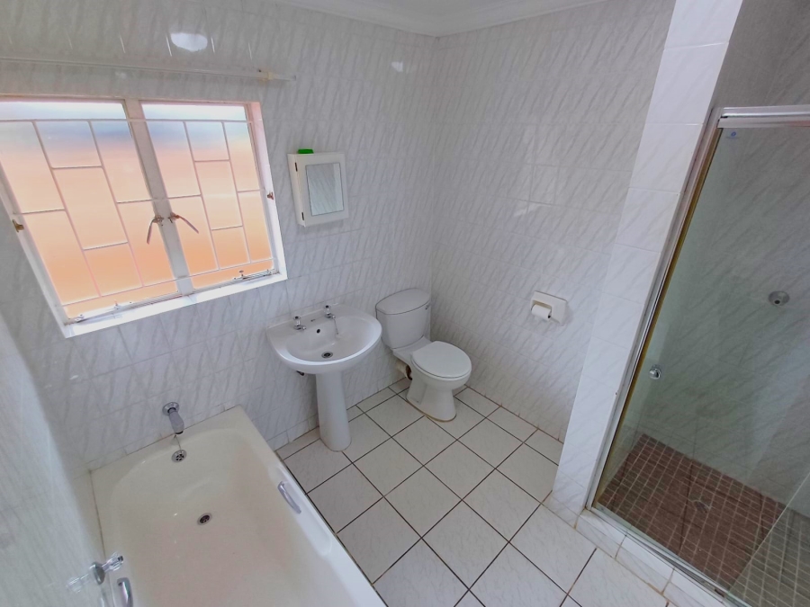 To Let 3 Bedroom Property for Rent in Rooihuiskraal Gauteng