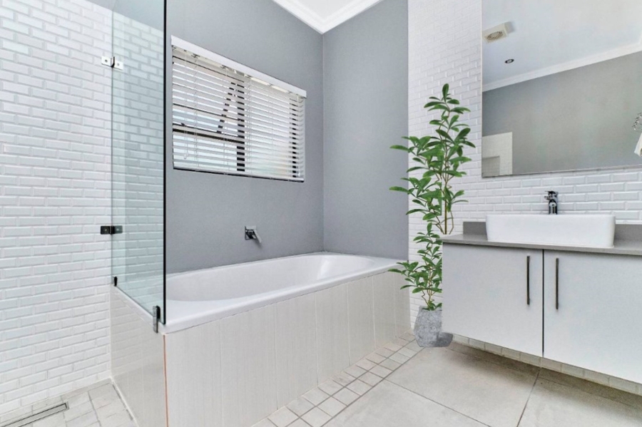 3 Bedroom Property for Sale in Bryanston East Gauteng
