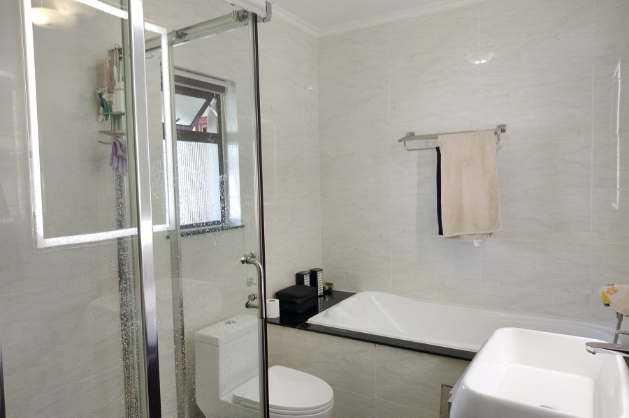 To Let 2 Bedroom Property for Rent in Fourways Gauteng