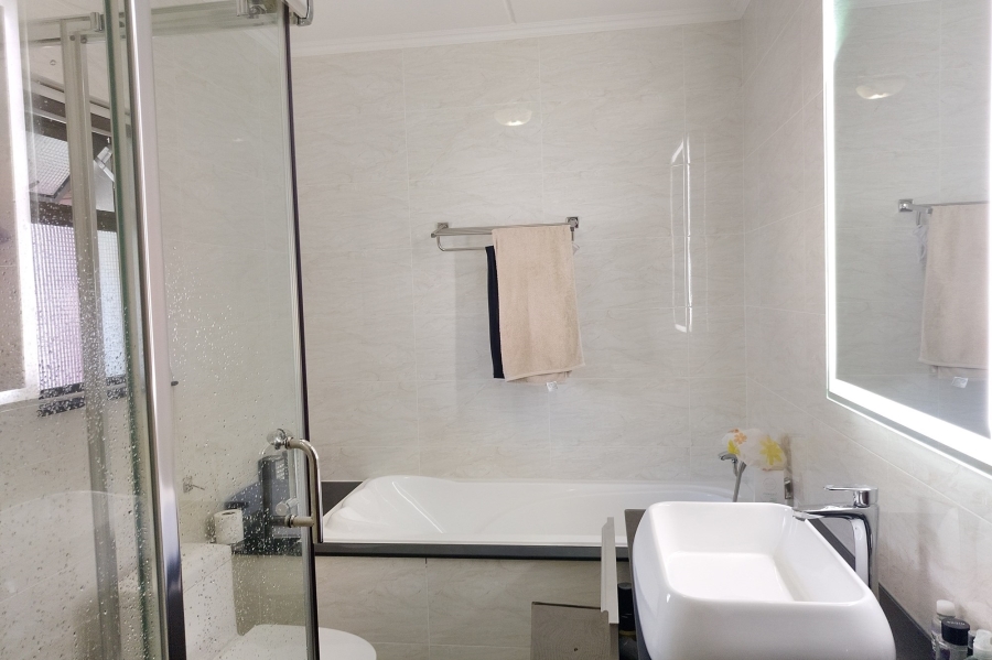 To Let 2 Bedroom Property for Rent in Fourways Gauteng