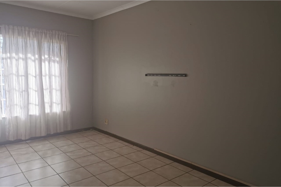 To Let 4 Bedroom Property for Rent in Dersley Gauteng