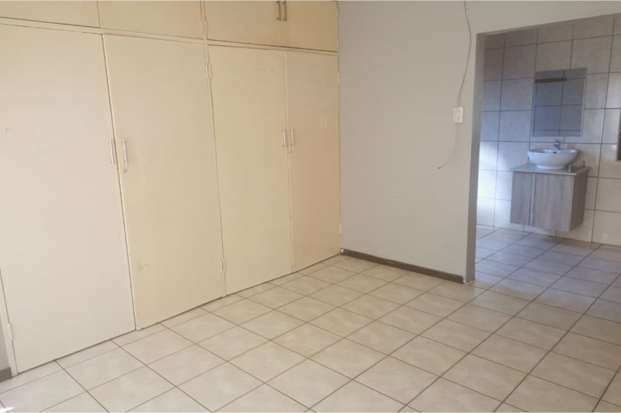 To Let 4 Bedroom Property for Rent in Dersley Gauteng