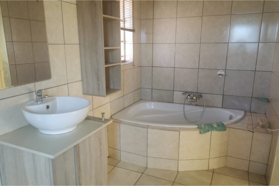 To Let 4 Bedroom Property for Rent in Dersley Gauteng