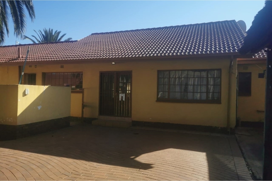 To Let 4 Bedroom Property for Rent in Dersley Gauteng