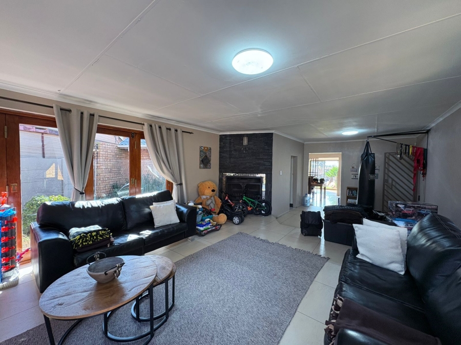 3 Bedroom Property for Sale in Krugersrus Gauteng