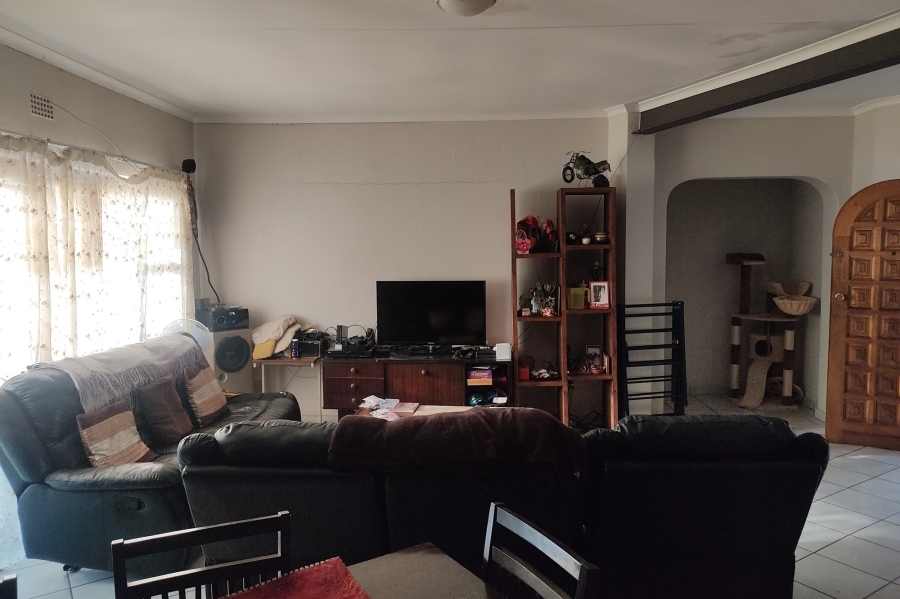 To Let 3 Bedroom Property for Rent in Rouxville Gauteng