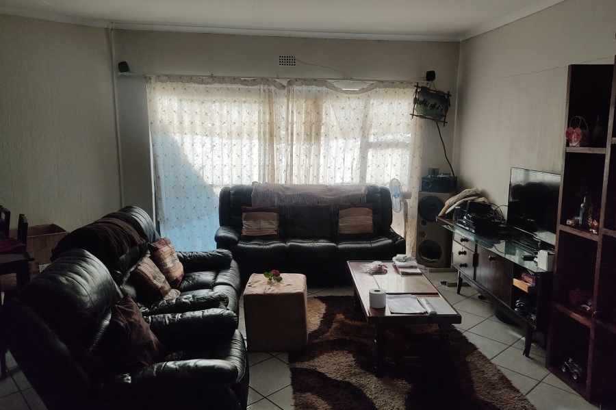To Let 3 Bedroom Property for Rent in Rouxville Gauteng