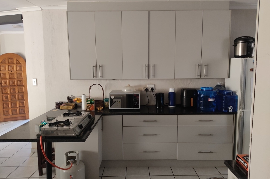 To Let 3 Bedroom Property for Rent in Rouxville Gauteng