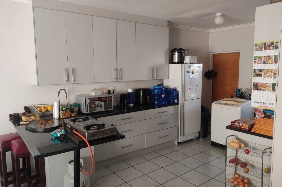 To Let 3 Bedroom Property for Rent in Rouxville Gauteng