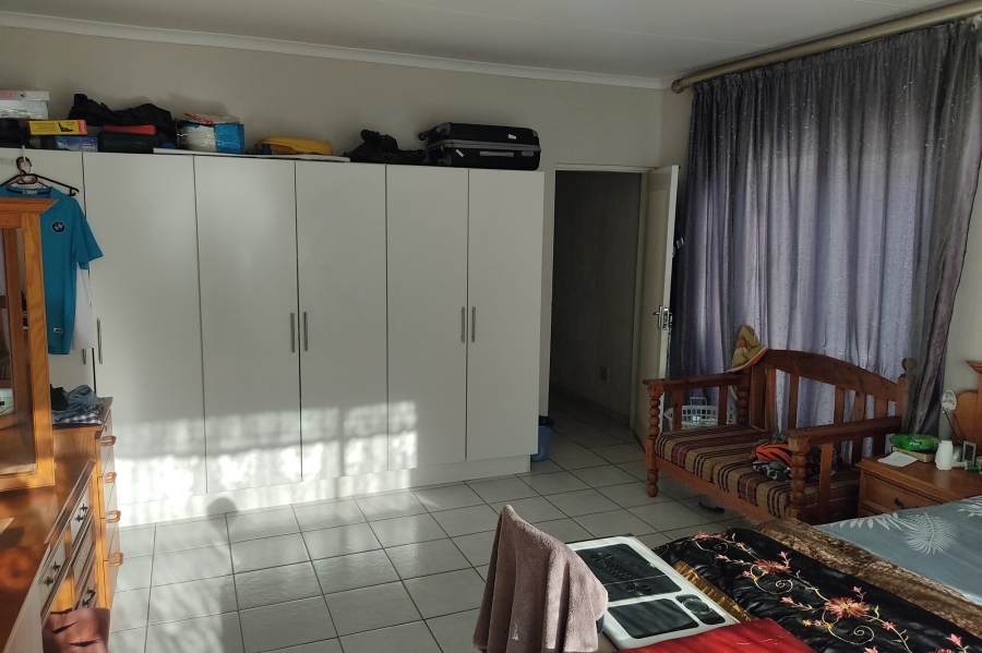 To Let 3 Bedroom Property for Rent in Rouxville Gauteng
