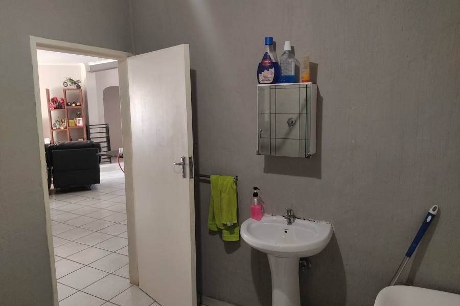 To Let 3 Bedroom Property for Rent in Rouxville Gauteng