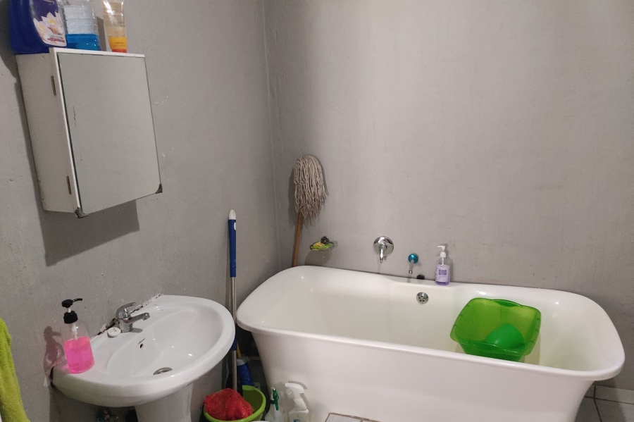 To Let 3 Bedroom Property for Rent in Rouxville Gauteng