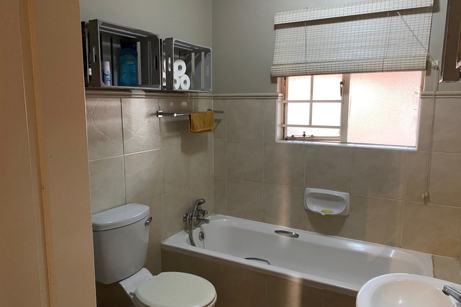 2 Bedroom Property for Sale in Die Hoewes Gauteng