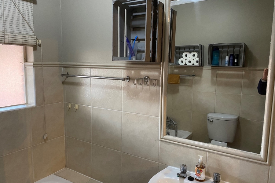 2 Bedroom Property for Sale in Die Hoewes Gauteng