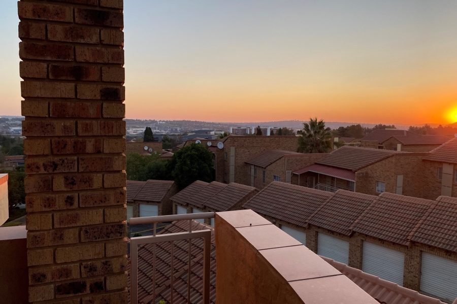 2 Bedroom Property for Sale in Die Hoewes Gauteng
