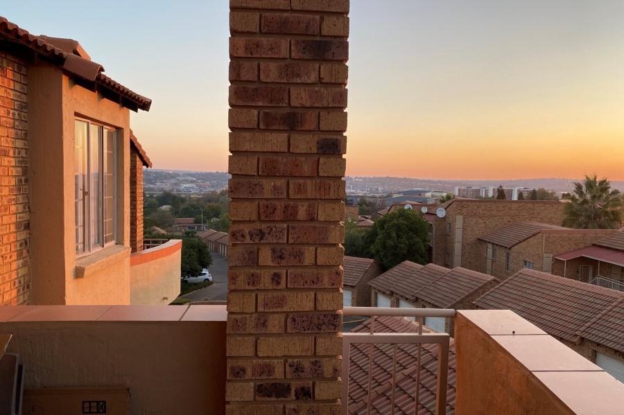 2 Bedroom Property for Sale in Die Hoewes Gauteng