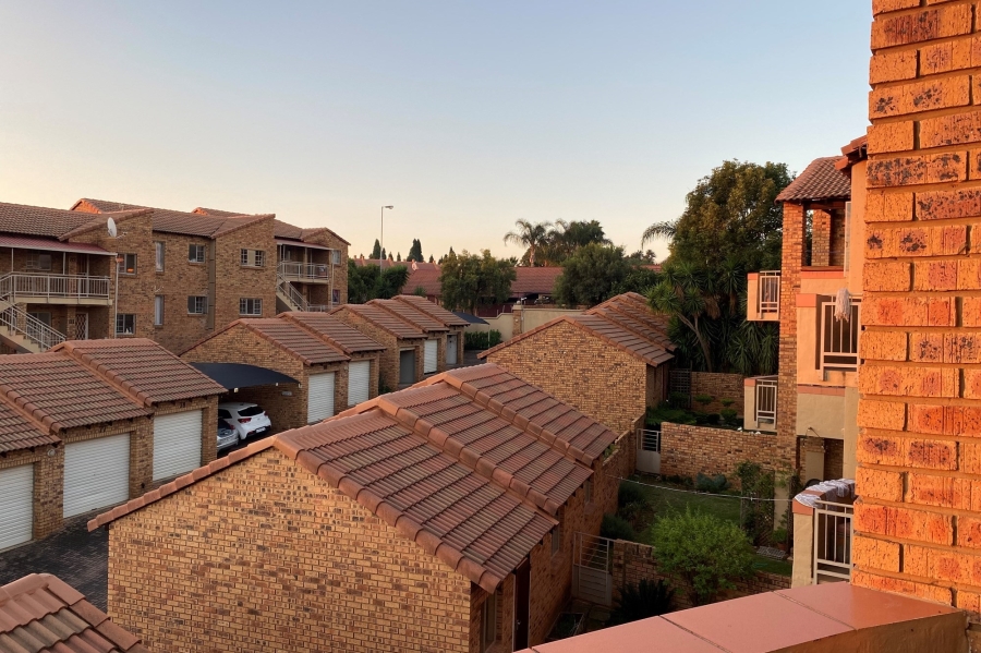 2 Bedroom Property for Sale in Die Hoewes Gauteng