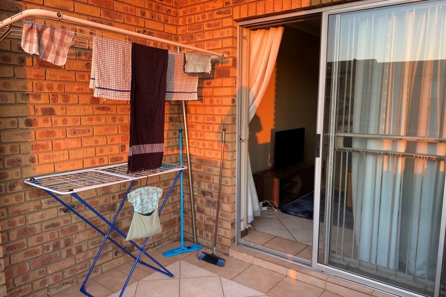 2 Bedroom Property for Sale in Die Hoewes Gauteng