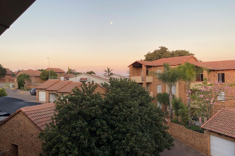 2 Bedroom Property for Sale in Die Hoewes Gauteng