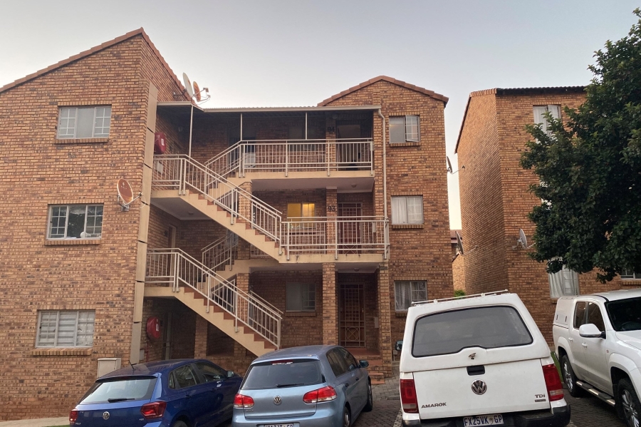 2 Bedroom Property for Sale in Die Hoewes Gauteng