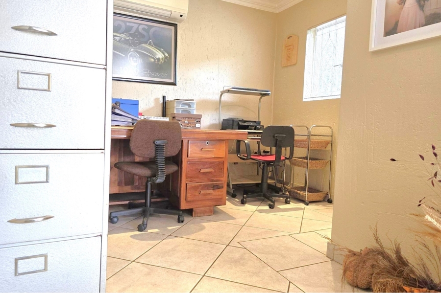 4 Bedroom Property for Sale in Glen Marais Gauteng