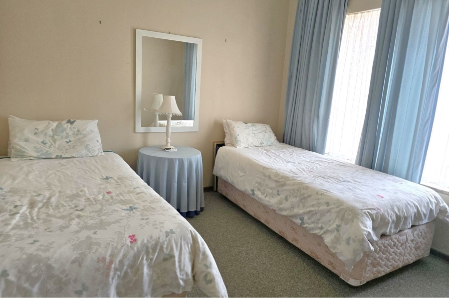 4 Bedroom Property for Sale in Glen Marais Gauteng